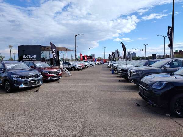 Licitación de ambulancias para SEME: Cadam exige una licitación competitiva - Economía - ABC Color