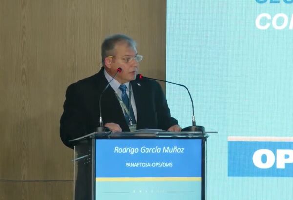 El paraguayo Rodrigo García fue premiado en Cosalfa por sus trabajos globales en salud animal