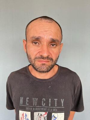 Atrapan en Puente Kyjha a miembro del PCC que escapó el domingo de una cárcel de Guaíra - Policiales - ABC Color