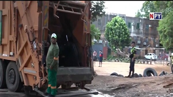 Cobarde y macabro: Mujeres arrojan el cuerpo de un bebé recién nacido en un tacho de basura