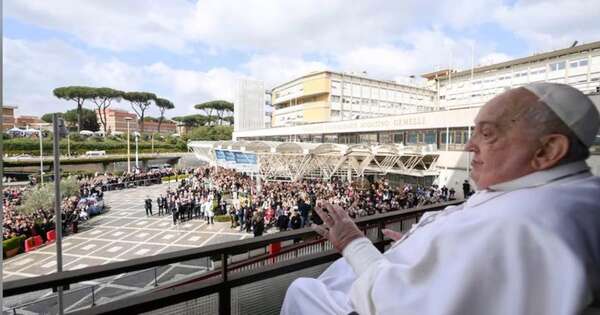 La Nación / El papa “presenta ligeras mejoras”, dice el Vaticano