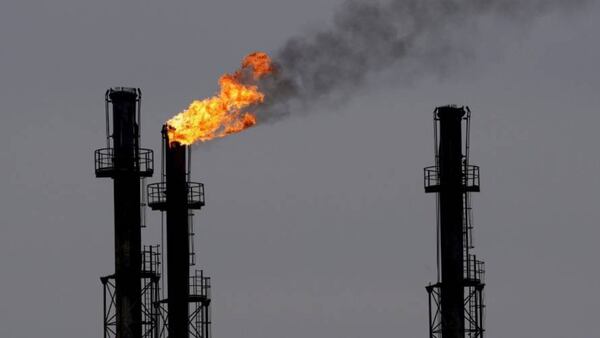 El petróleo tocó mínimos desde 2021 y ya se vende a menos de 65 dólares - 1000 Noticias