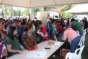 Más de mil atenciones durante una nueva jornada del Día de Gobierno en Alto Paraná - ADN Digital