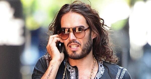 Diario HOY | Policía entrega a la fiscalía británica expediente de investigación sobre el cómico Russell Brand