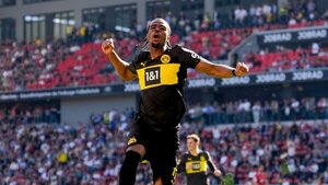 El Dortmund crece, golea y advierte al Barcelona