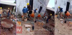 JOVENCITAS TRABAJAN EN LA OBRA PARA CONVERTIRSE EN ARQUITECTAS