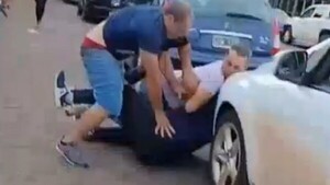 Video: Conductores a los golpes en el puente Encarnación-Posadas