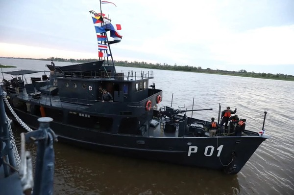 El Gobierno traslada asistencia a Alto Paraguay por medio del Buque de la Armada