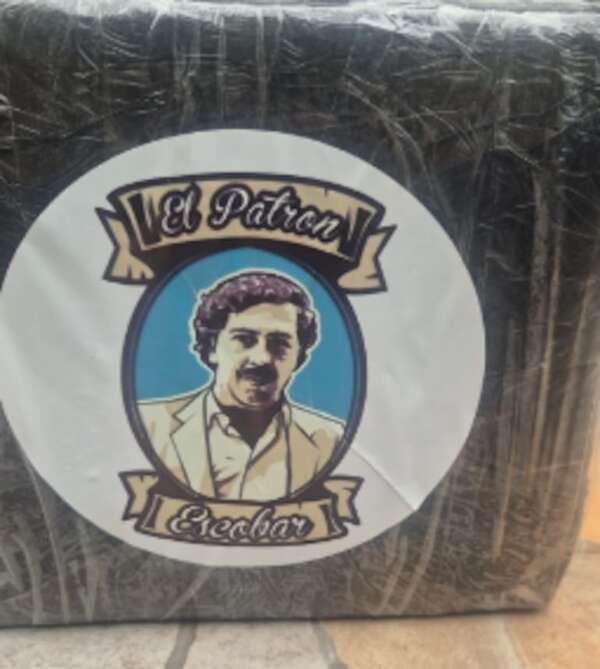 Incautan droga con fotografía de Pablo Escobar adherida a los paquetes - Policiales - ABC Color