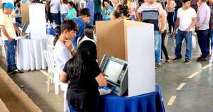 La Nación / “Datos no son suyos, no pueden nutrirse de ellos”