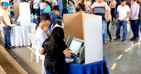 La Nación / “Datos no son suyos, no pueden nutrirse de ellos”