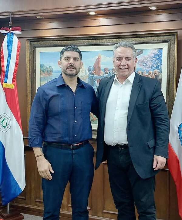 Nenecho no pagó y dejó sin derecho al voto a afiliados de Caja Municipal - Política - ABC Color