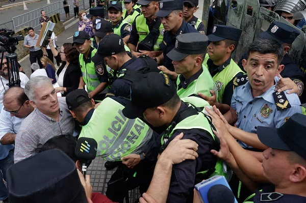 Codehupy condena represión policial contra homenaje a Quintana