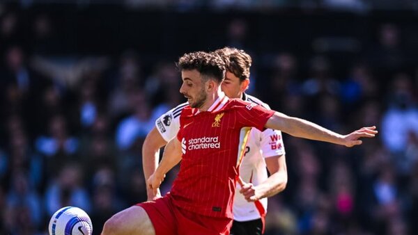 El Liverpool paga la distracción y el Fulham hace historia