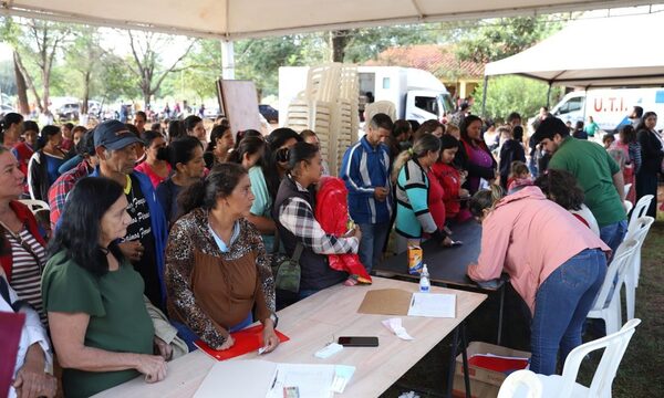 Más de mil atenciones en Día de Gobierno en el Km 12 Monday