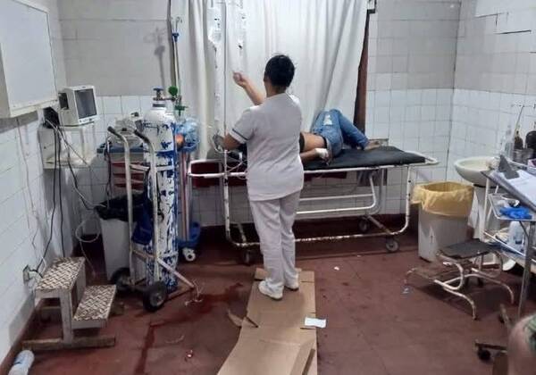 Se le quebró el corazón y se le fundió el estómago: despechado le bajó veneno y fue al hospital