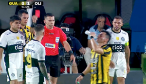 Versus / Así fue la expulsión de Darío Benedetto en el clásico más añejo