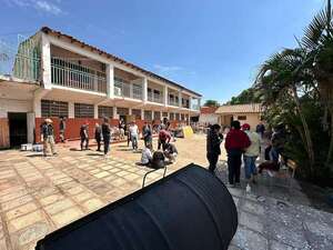 MEC: voluntarios continuan “levantando” escuelas y exigen más acción a las autoridades - Nacionales - ABC Color