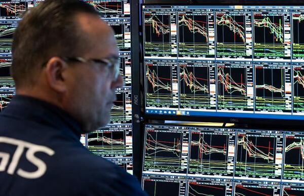 Con fuertes caídas, los mercados de futuros de EEUU confirman temores a un “lunes negro”