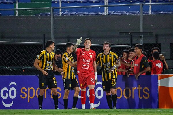 Guarani se quedó con el clásico mas añejo y es único escolta - 1000 Noticias