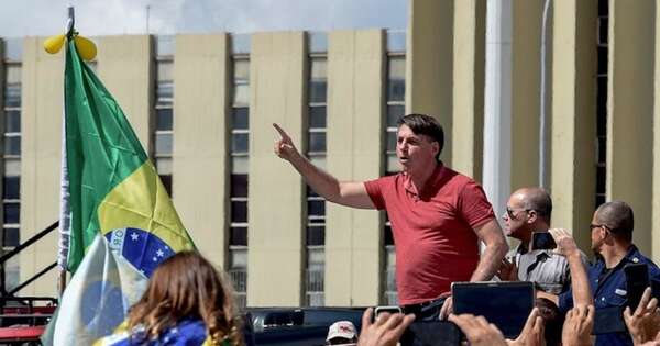 La Nación / Bolsonaro encabeza protesta