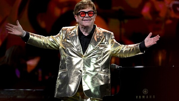 Elton John lanza el álbum Who Believes in Angels?