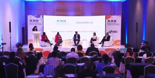 MEF participó en panel sobre taxonomía verde en el gasto público en El Salvador