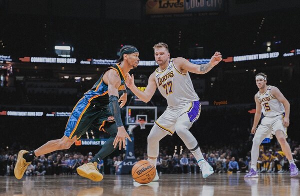 Versus / Los Lakers de Doncic arrollan a Thunder en un aviso para los playoffs