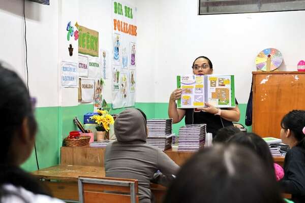 MEC reparte libros en escuelas, pero aún no entrega los kits de aula - Nacionales - ABC Color