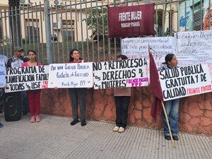 Manifestación frente al ministerio en el Día de la Salud - Portal Digital Cáritas Universidad Católica