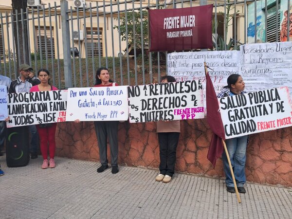 Manifestación frente al ministerio en el Día de la Salud - Portal Digital Cáritas Universidad Católica