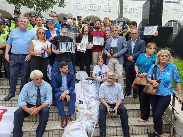 Denuncia a policías que enfrentaron a manifestantes en el PJ - Portal Digital Cáritas Universidad Católica