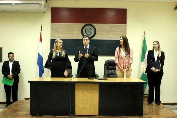 El ministro Gustavo Santander Dans realizó jornada de trabajo en Paraguarí