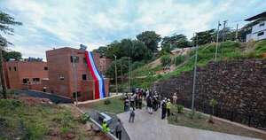 Diario HOY | Entregan viviendas a familias de la Chacarita Alta