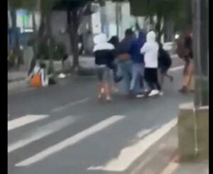 (VIDEO)Joven fue brutalmente atacado al salir de una discoteca en Villa Morra