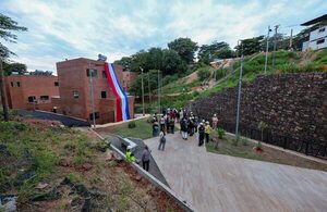 Entregan viviendas a nueve familias de Chacarita Alta - Unicanal