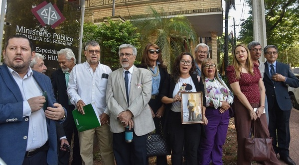 Presentan denuncia penal contra policías por agresión durante acto frente al Poder Judicial