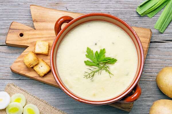 Aprovechá las noches frescas y hacé una rica sopa crema de berros y papas - Gastronomía - ABC Color