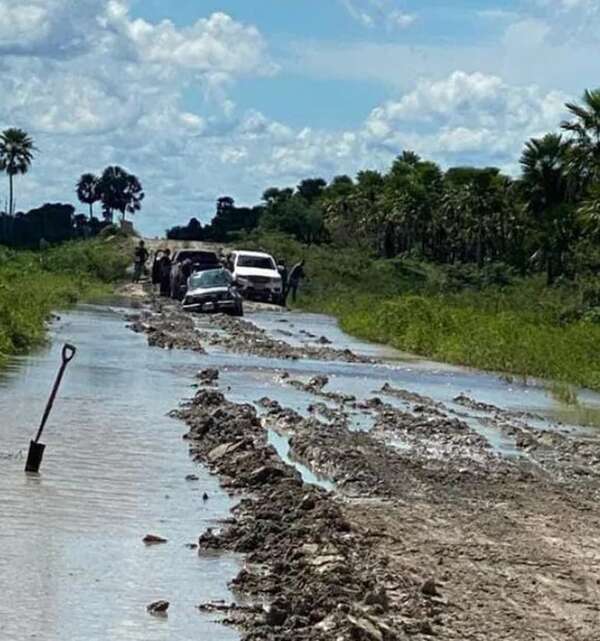 Emergencia en Alto Paraguay: envían buque de la Armada Paraguaya con víveres y elementos de subsistencia - Nacionales - ABC Color