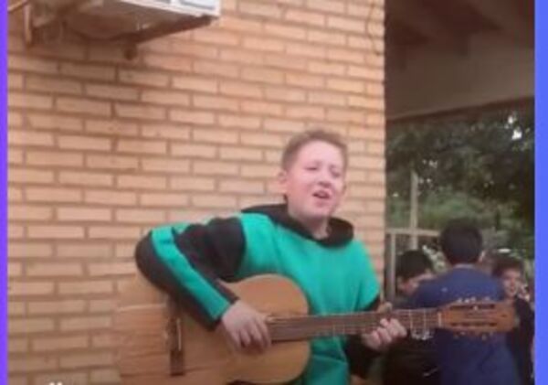 (VIDEO)Estudiantes homenajearon a cocineras del almuerzo escolar
