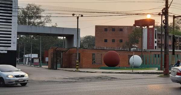 La Nación / Denuncian el calamitoso estado de las calles en el campus de la UNA