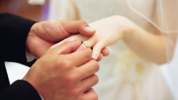 Quieren prohibir boda en menores de 18 años