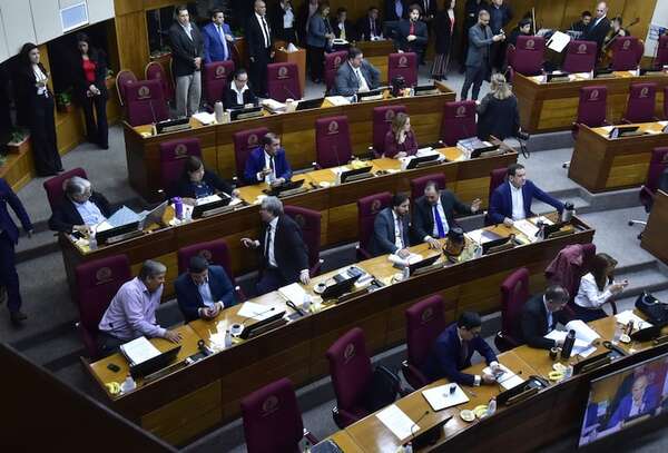 Senado urge a Peña solución al desalojo de Santa Librada - Política - ABC Color