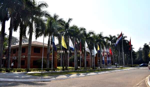 El pintoresco sketch con el que universitario denunció mal estado de estacionamiento en el campus - Nacionales - ABC Color