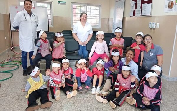 Niños visitan USF en conmemoración del Día Mundial de la Salud