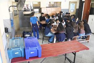 Hambre Cero: apenas 26 raciones para 136 alumnos, entregan en colegio de Asunción - Nacionales - ABC Color