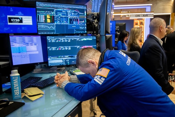 Los índices bursátiles cierran mixtos tras sesión marcada por fuertes oscilaciones - MarketData