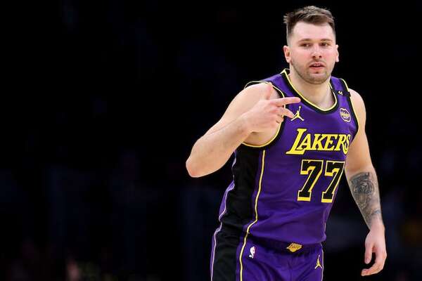 NBA: Doncic lidera, Brunson regresa y Draymond Green queda en el centro de polémica arbitral - Polideportivo - ABC Color