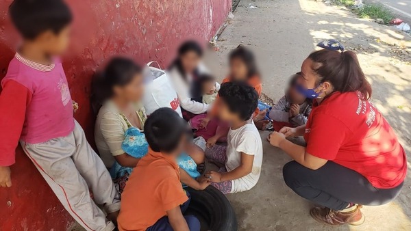 Ministro de la Niñez exhortó no dar monedas a niños de la calle y no comprar lo que ellos vendan