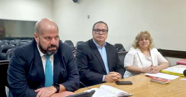 La Nación / Juicio oral a Carlos Granada, suspendido por chicanas
